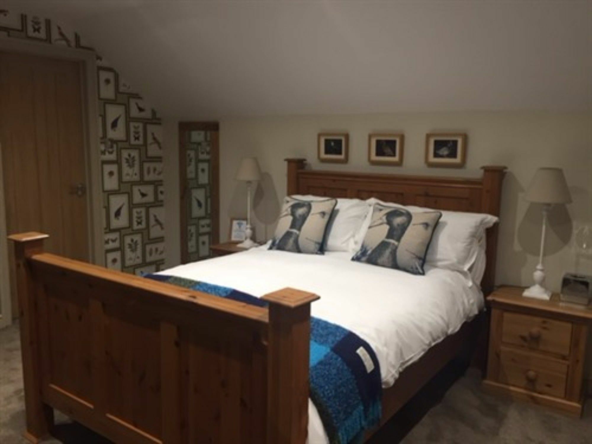 The Lansdowne Guest House Буртон-он-те-Уотер Экстерьер фото A bedroom in the UK